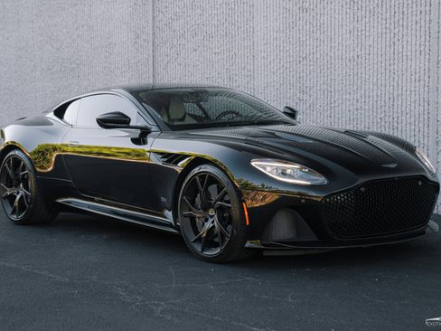 Used 2019 Aston Martin DBS Superleggera RWD image 19