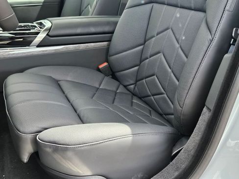 Used 2025 BMW 740i RWD image 4