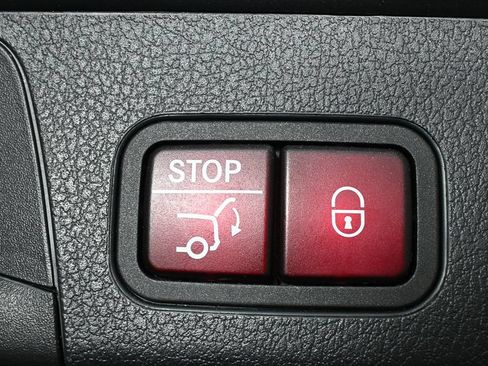 Used 2022 Mercedes-Benz GLB 250 4MATIC image 31