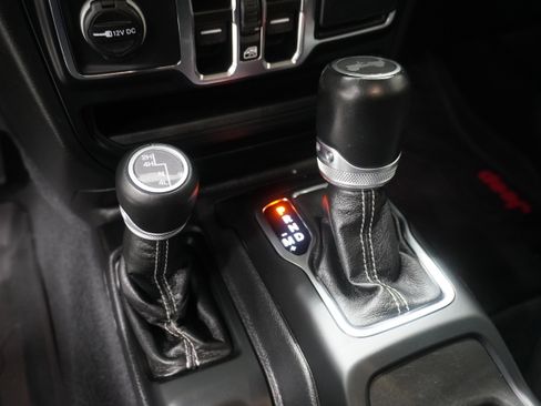Used 2021 Jeep Wrangler Unlimited Sahara AWD/4WD image 27