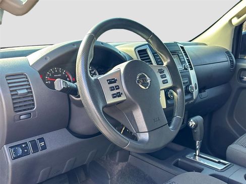 Used 2017 Nissan Frontier SV image 9