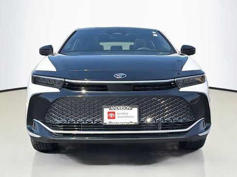 Certified 2025 Toyota Crown Platinum image 16