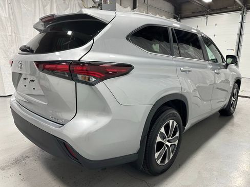 Used 2025 Toyota Highlander XLE AWD/4WD image 7