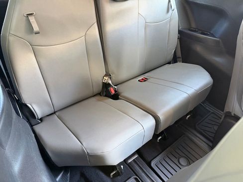 Used 2025 Toyota Sienna XLE w/ XLE Plus Package AWD/4WD image 23