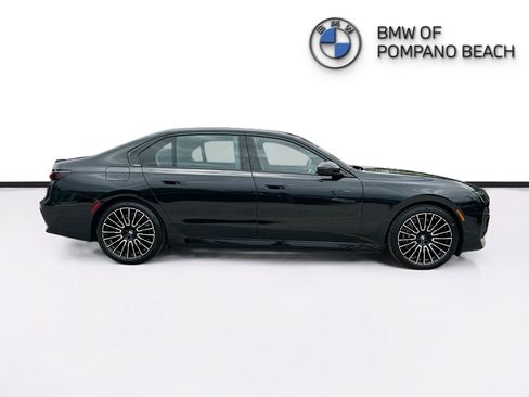 Used 2024 BMW i7 xDrive60 w/ Executive Package AWD/4WD image 8