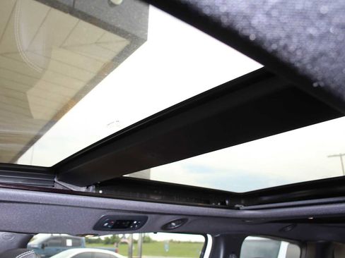 New 2025 Chrysler Pacifica Select AWD/4WD image 27