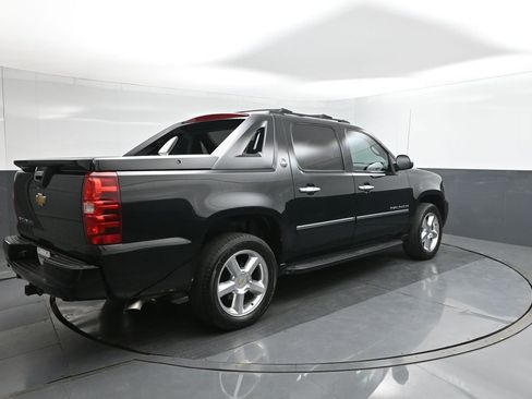 Used 2013 Chevrolet Avalanche LTZ image 11