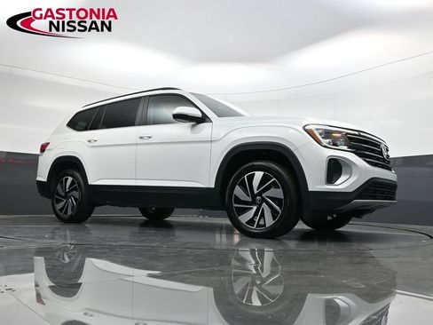 Used 2024 Volkswagen Atlas SE image 30