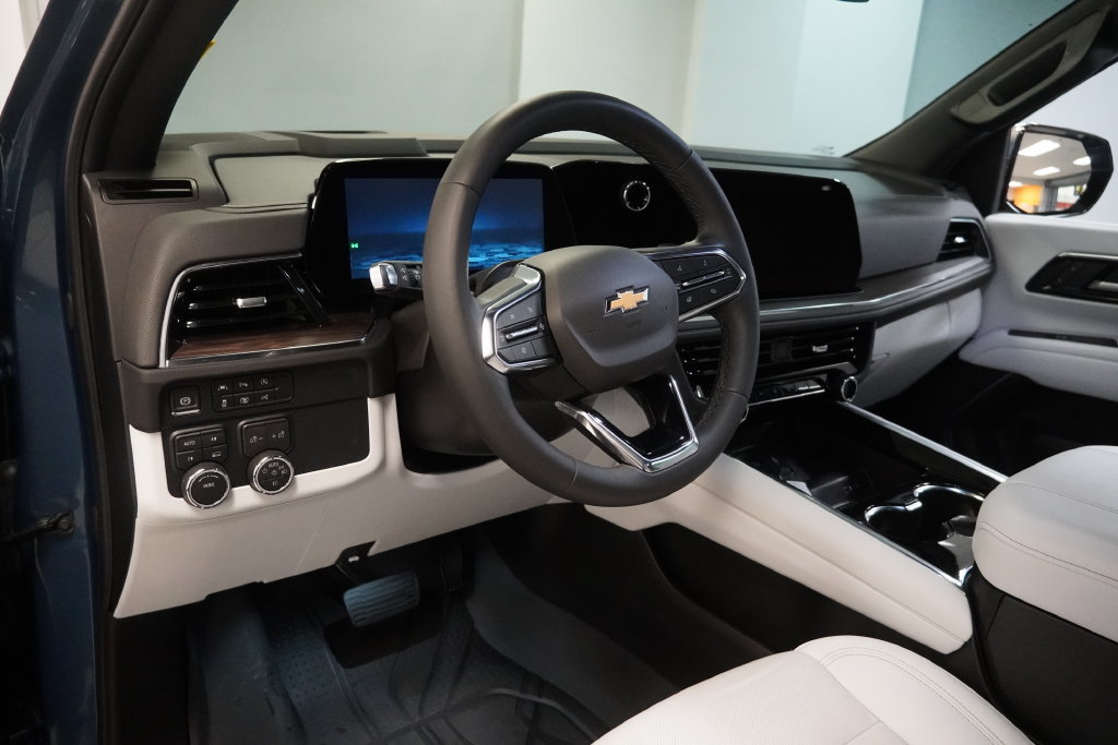 Used 2025 Chevrolet Tahoe Premier AWD/4WD image 5