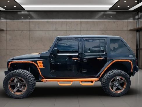 Used 2017 Jeep Wrangler Unlimited Rubicon w/ Connectivity Group AWD/4WD image 6