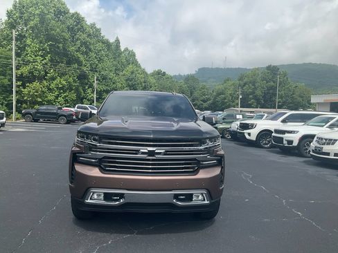 Used 2019 Chevrolet Silverado 1500 High Country w/ Technology Package AWD/4WD image 2