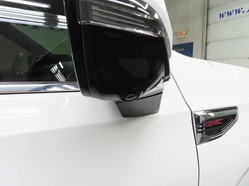 Used 2025 GMC Yukon Elevation w/ Elevation Premium Package image 60