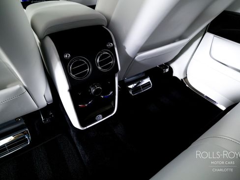 Certified 2025 Rolls-Royce Cullinan Black Badge AWD/4WD image 19