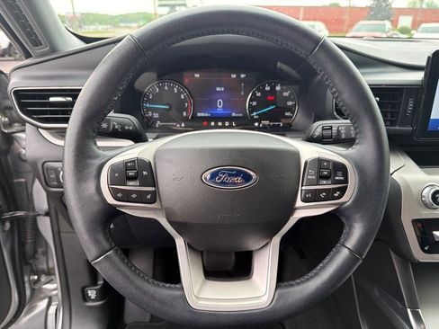 Used 2022 Ford Explorer XLT w/ Equipment Group 202A AWD/4WD image 12