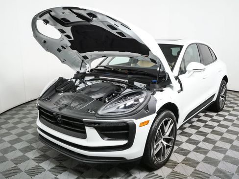 New 2026 Porsche Macan AWD/4WD image 1