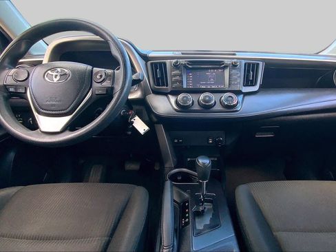 Used 2018 Toyota RAV4 LE FWD image 15