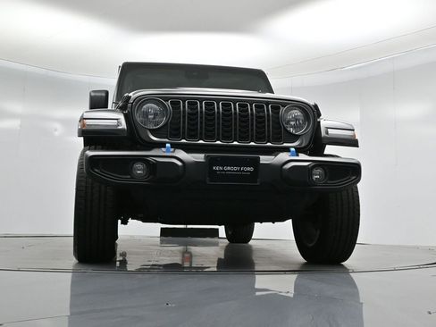Used 2024 Jeep Wrangler Unlimited image 44