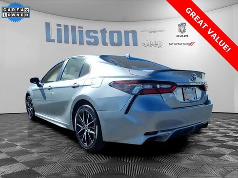 Used 2022 Toyota Camry SE image 4