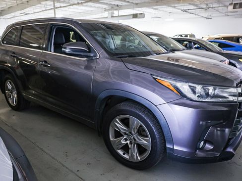 Used 2017 Toyota Highlander Limited AWD/4WD image 2