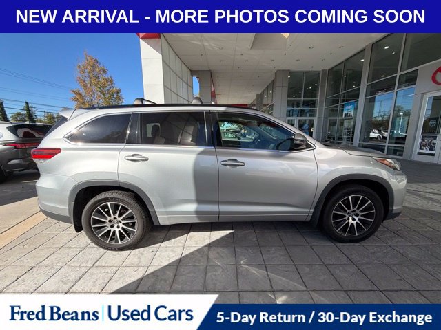 Used 2017 Toyota Highlander SE w/ Carpet Mat Package AWD/4WD image 9