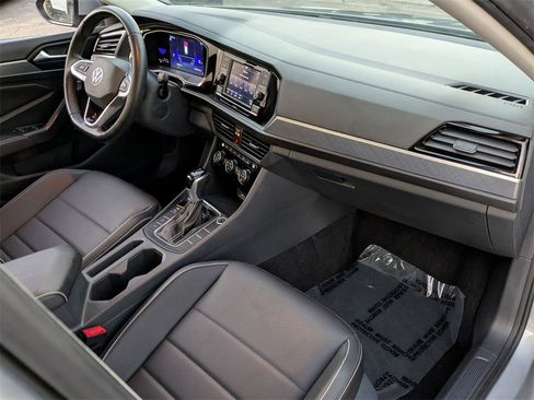 Used 2024 Volkswagen Jetta SE image 29