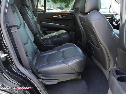 Used 2018 Cadillac Escalade Luxury AWD/4WD image 37