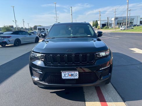 Used 2024 Jeep Grand Cherokee Limited w/ Black Appearance Package AWD/4WD image 8