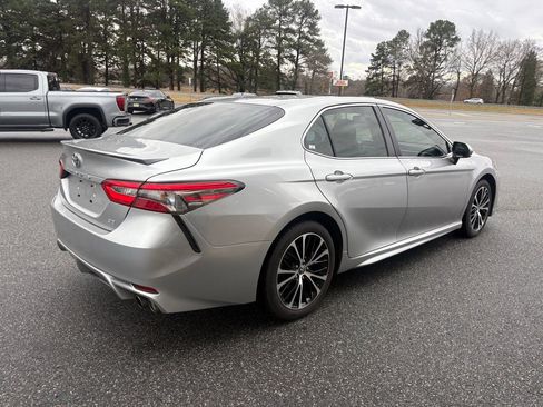 Used 2018 Toyota Camry SE image 8
