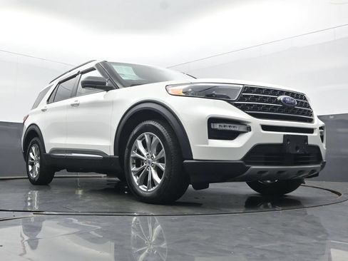 Used 2022 Ford Explorer XLT w/ Equipment Group 202A AWD/4WD image 53