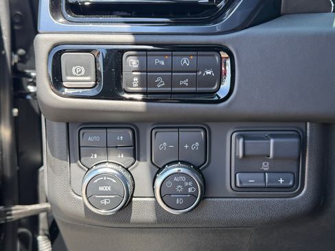 Used 2025 GMC Yukon AT4 Ultimate AWD/4WD image 21