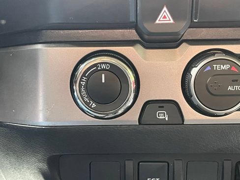 Used 2021 Toyota Tacoma SR5 AWD/4WD image 37