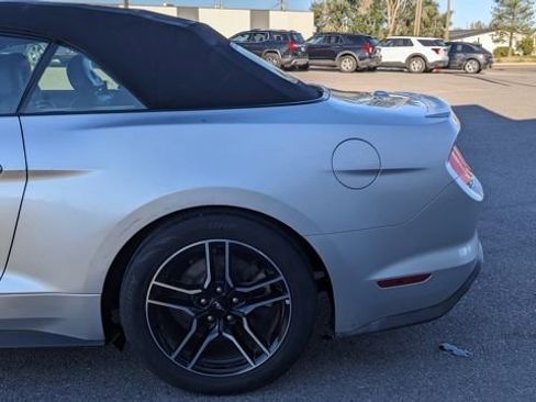 Used 2018 Ford Mustang Premium image 6