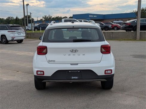 Used 2024 Hyundai Venue SEL image 4