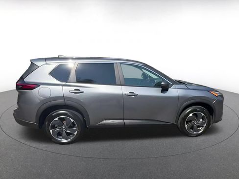 Used 2025 Nissan Rogue SV AWD/4WD image 16