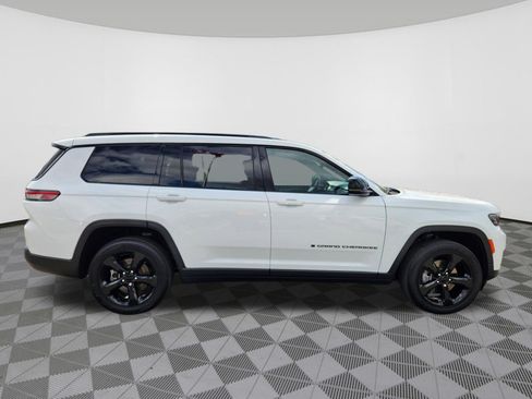 Used 2023 Jeep Grand Cherokee L Laredo AWD/4WD image 6