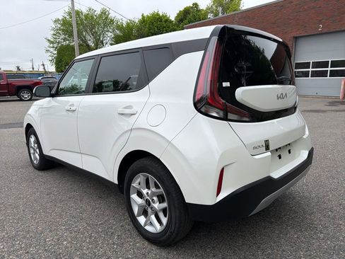 Certified 2023 Kia Soul S FWD image 3