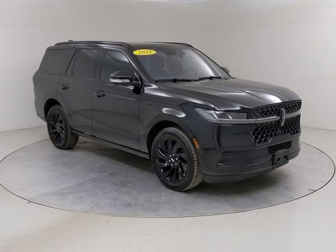 Used 2025 Lincoln Navigator Reserve w/ Jet Appearance Package AWD/4WD image 12