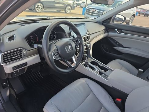 Used 2018 Honda Accord Touring image 10