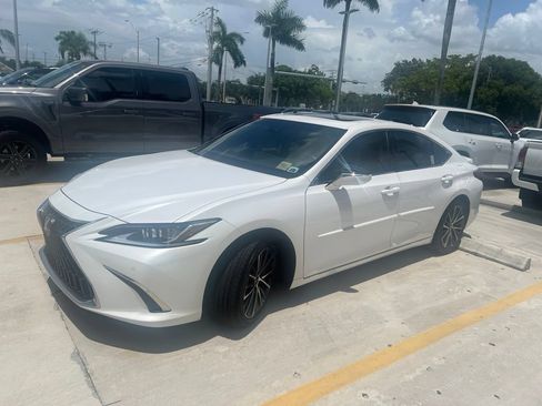 Certified 2023 Lexus ES 300h w/ Premium Package FWD image 2