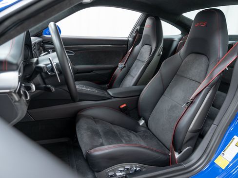 Certified 2016 Porsche 911 Carrera GTS RWD image 21