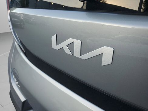 Certified 2025 Kia Soul LX w/ LX Technology Package FWD image 29