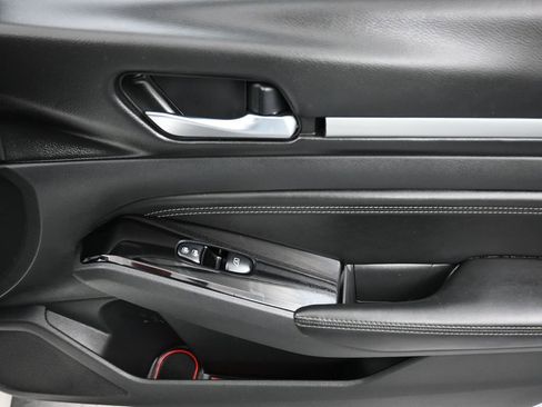 Used 2020 Nissan Altima 2.0 Platinum FWD image 41