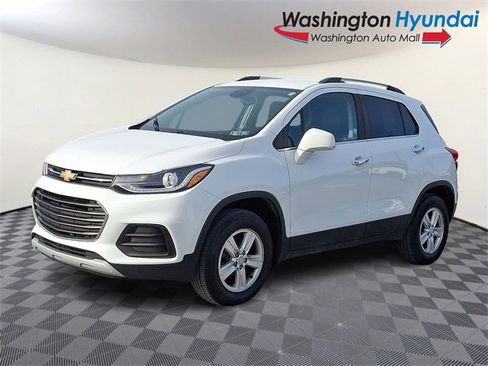 Used 2017 Chevrolet Trax LT w/ LT Convenience Package image 3