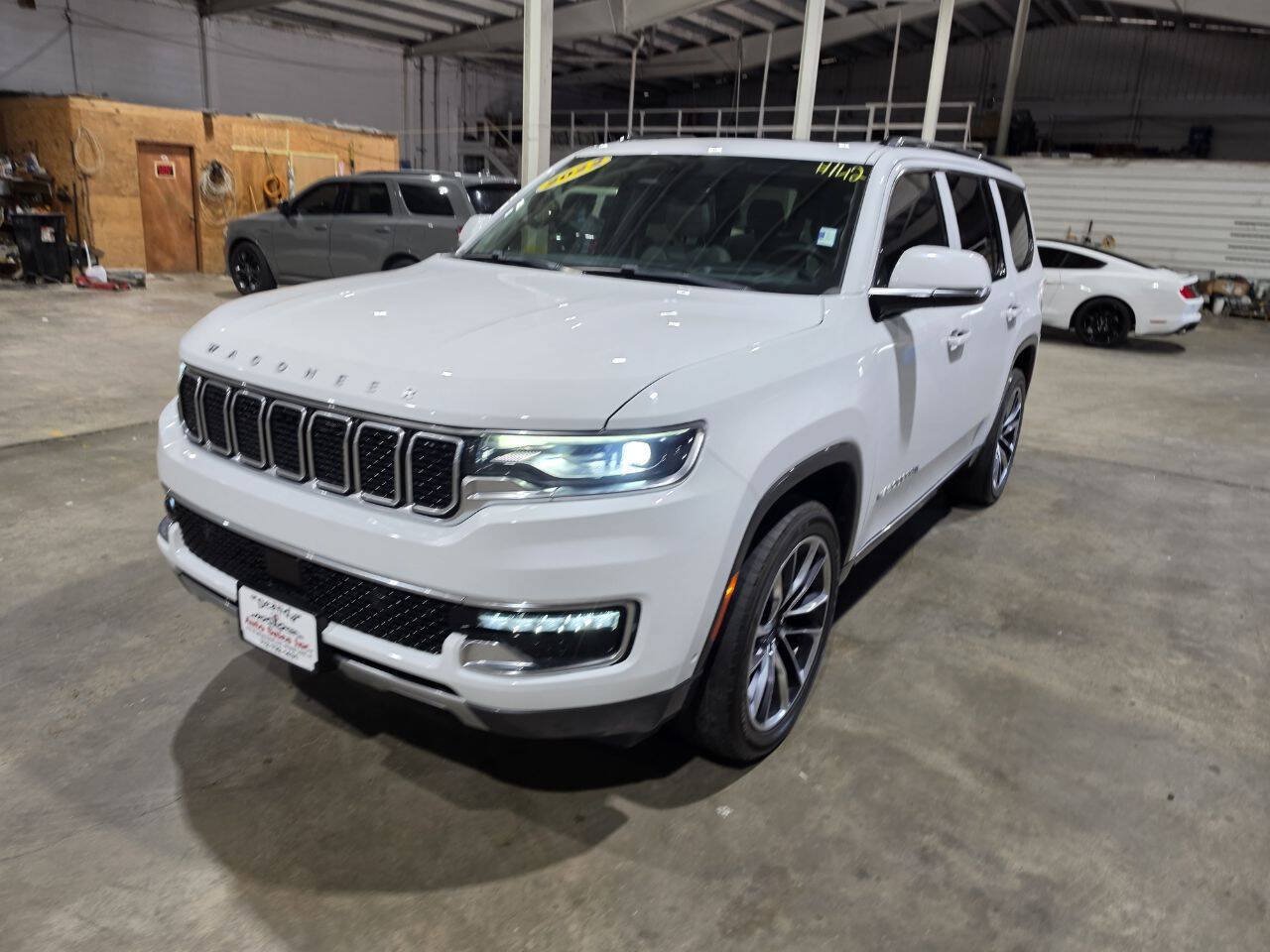 Used 2022 Jeep Wagoneer Series III w/ Premium Group I AWD/4WD image 3