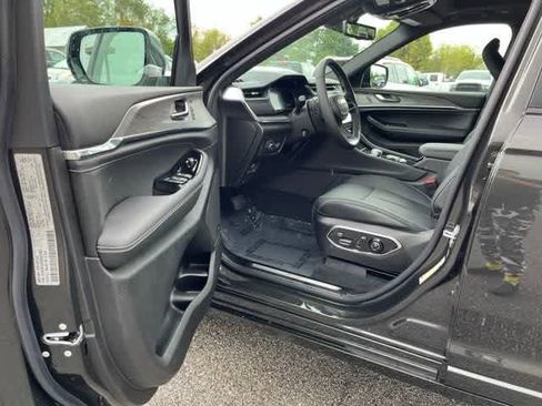 New 2025 Jeep Grand Cherokee L Overland w/ Luxury Tech Group IV image 10