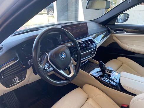 Used 2023 BMW 530e w/ Premium Package RWD image 14