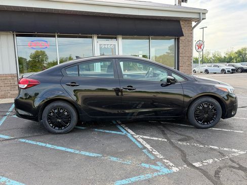 Used 2017 Kia Forte LX FWD image 5