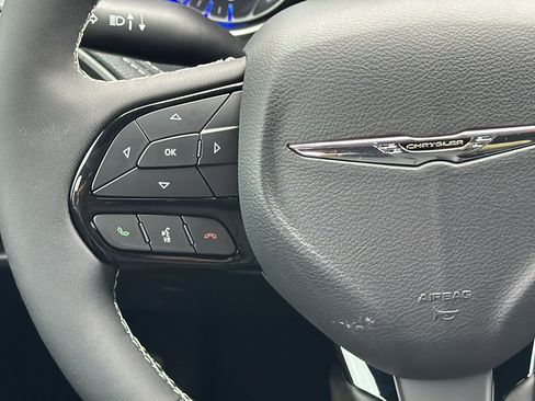 New 2026 Chrysler Pacifica Select image 20