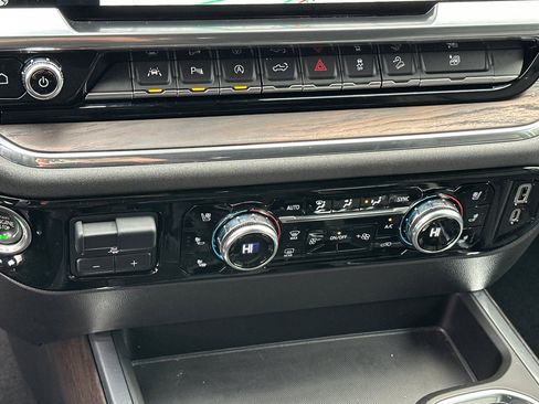 Used 2023 GMC Sierra 1500 SLT w/ SLT Premium Plus Package image 24