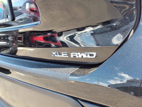 Used 2023 Toyota Highlander XLE AWD/4WD image 7